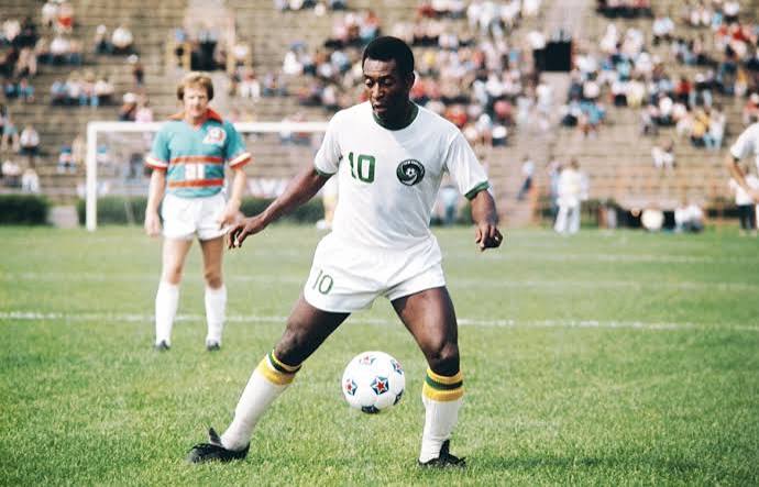 Pelé Giải Nghệ Năm Nào